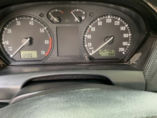 Зеленый Шкода Фабия, объемом двигателя 1.4 л и пробегом 261 тыс. км за 3500 $, фото 5 на Automoto.ua