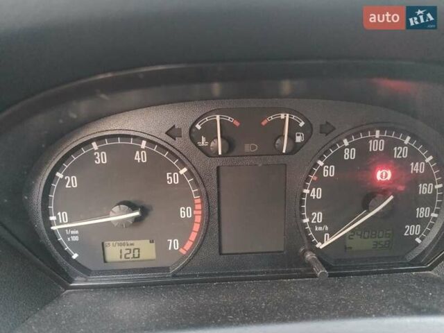 Зеленый Шкода Фабия, объемом двигателя 1.4 л и пробегом 240 тыс. км за 3600 $, фото 3 на Automoto.ua