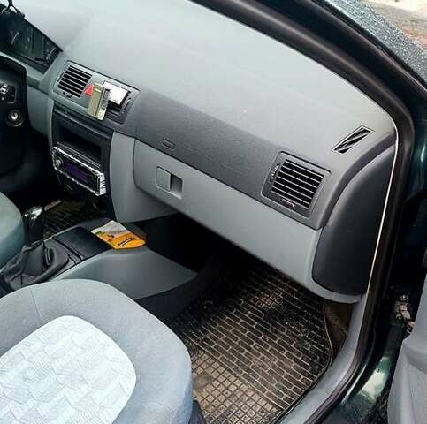 Зелений Шкода Фабія, об'ємом двигуна 1.4 л та пробігом 239 тис. км за 2850 $, фото 5 на Automoto.ua