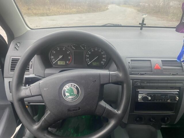 Зелений Шкода Фабія, об'ємом двигуна 1.4 л та пробігом 460 тис. км за 1800 $, фото 9 на Automoto.ua