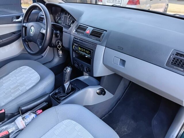 Зелений Шкода Фабія, об'ємом двигуна 1.4 л та пробігом 160 тис. км за 1550 $, фото 15 на Automoto.ua