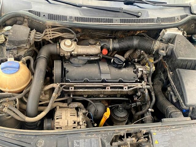 Зеленый Шкода Фабия, объемом двигателя 1.9 л и пробегом 200 тыс. км за 3000 $, фото 4 на Automoto.ua