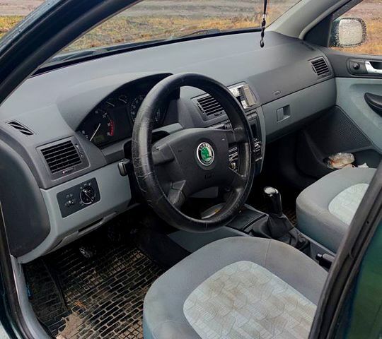 Зелений Шкода Фабія, об'ємом двигуна 1.4 л та пробігом 239 тис. км за 2850 $, фото 2 на Automoto.ua