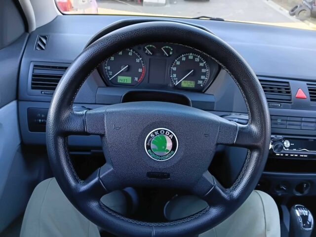 Зелений Шкода Фабія, об'ємом двигуна 1.4 л та пробігом 160 тис. км за 1550 $, фото 12 на Automoto.ua