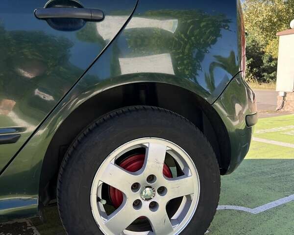 Зеленый Шкода Фабия, объемом двигателя 1.39 л и пробегом 200 тыс. км за 3400 $, фото 10 на Automoto.ua