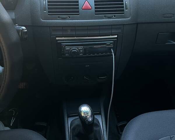 Зеленый Шкода Фабия, объемом двигателя 1.39 л и пробегом 200 тыс. км за 3400 $, фото 24 на Automoto.ua