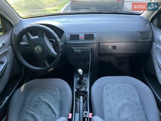 Зеленый Шкода Фабия, объемом двигателя 1.39 л и пробегом 200 тыс. км за 3400 $, фото 25 на Automoto.ua