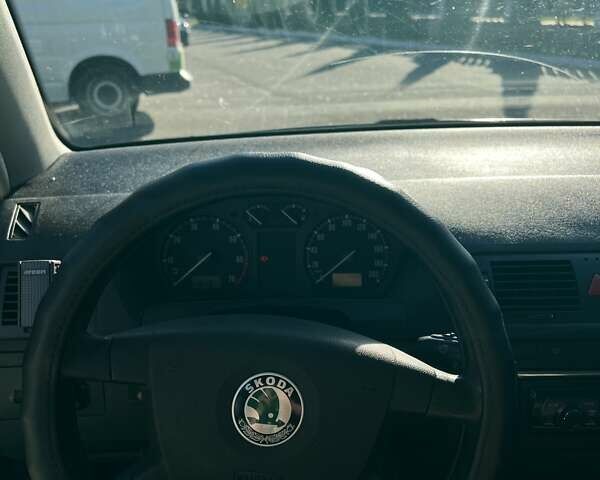 Зеленый Шкода Фабия, объемом двигателя 1.39 л и пробегом 200 тыс. км за 3400 $, фото 11 на Automoto.ua