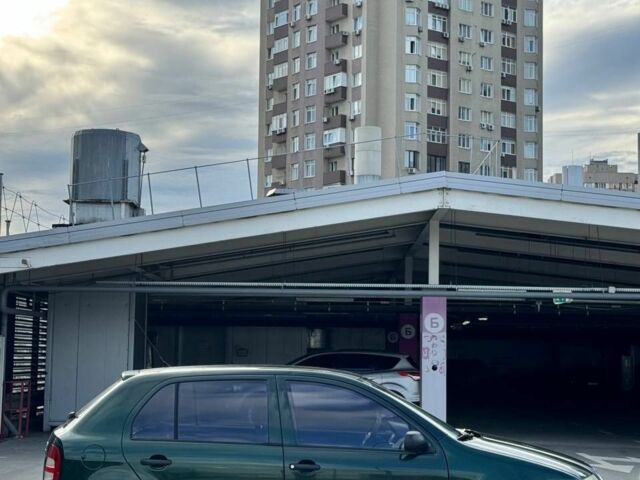 Зеленый Шкода Фабия, объемом двигателя 1.4 л и пробегом 350 тыс. км за 2450 $, фото 3 на Automoto.ua