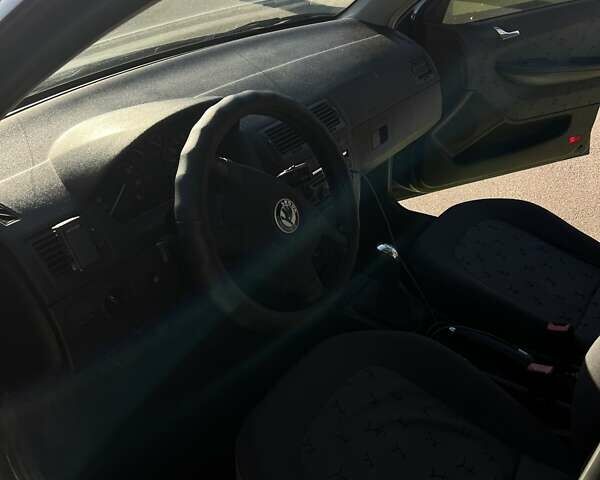 Зеленый Шкода Фабия, объемом двигателя 1.39 л и пробегом 200 тыс. км за 3400 $, фото 8 на Automoto.ua