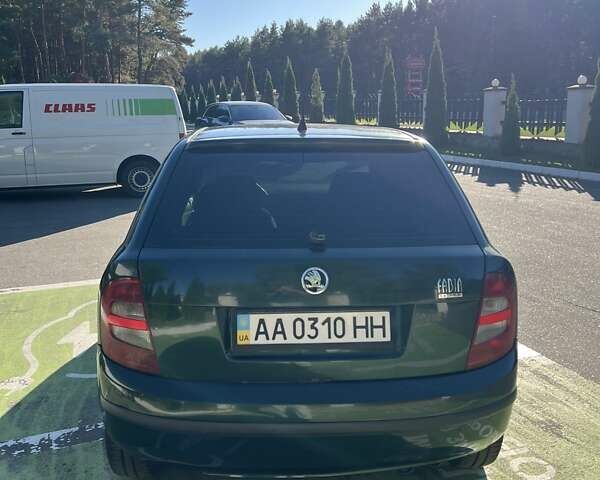 Зеленый Шкода Фабия, объемом двигателя 1.39 л и пробегом 200 тыс. км за 3400 $, фото 17 на Automoto.ua