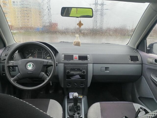 Зеленый Шкода Фабия, объемом двигателя 1.4 л и пробегом 350 тыс. км за 1450 $, фото 6 на Automoto.ua