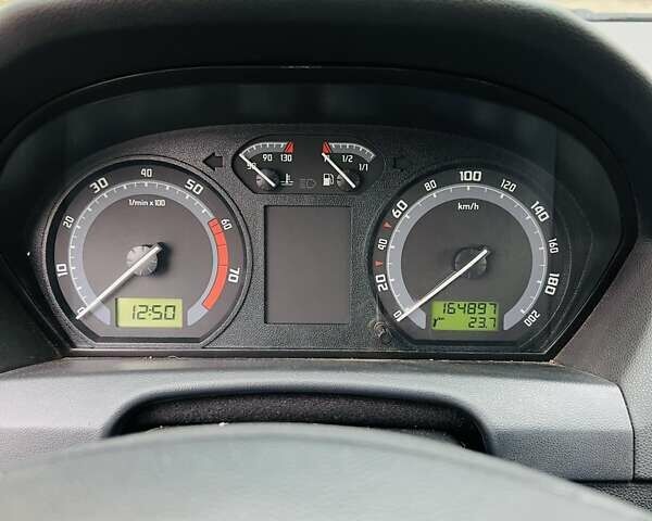 Зелений Шкода Фабія, об'ємом двигуна 1.39 л та пробігом 164 тис. км за 4150 $, фото 5 на Automoto.ua