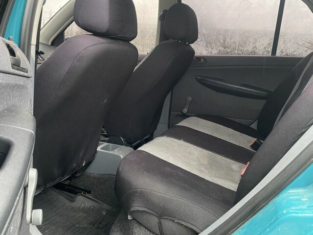 Зеленый Шкода Фабия, объемом двигателя 1.4 л и пробегом 350 тыс. км за 1450 $, фото 5 на Automoto.ua