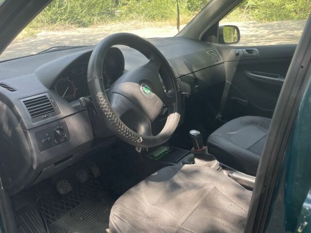 Зеленый Шкода Фабия, объемом двигателя 1.2 л и пробегом 208 тыс. км за 3650 $, фото 7 на Automoto.ua