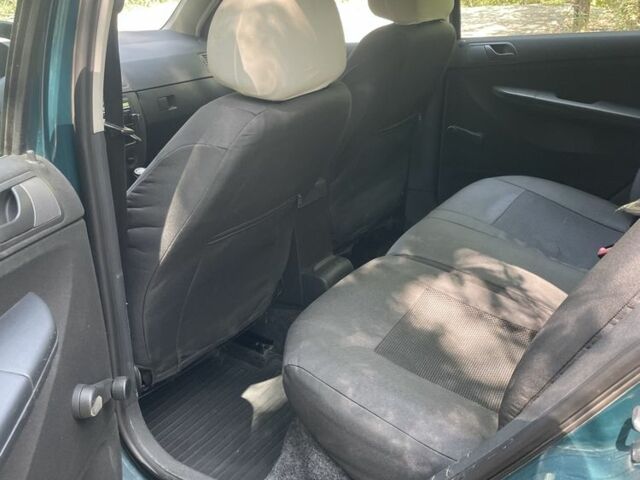 Зеленый Шкода Фабия, объемом двигателя 1.2 л и пробегом 208 тыс. км за 3650 $, фото 6 на Automoto.ua