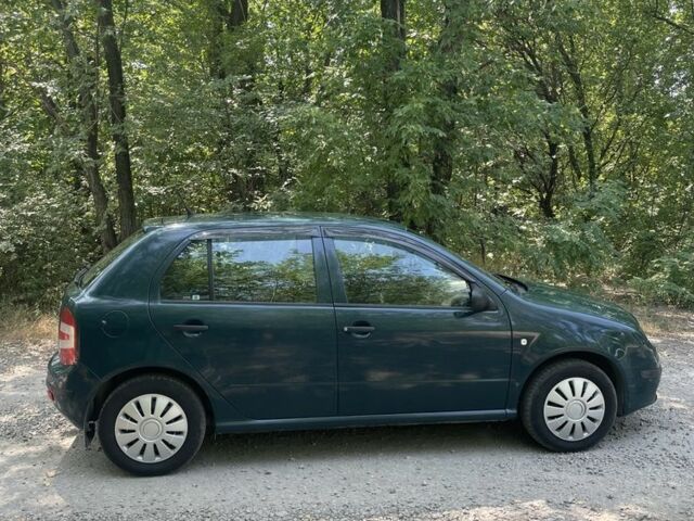 Зеленый Шкода Фабия, объемом двигателя 1.2 л и пробегом 208 тыс. км за 3650 $, фото 3 на Automoto.ua