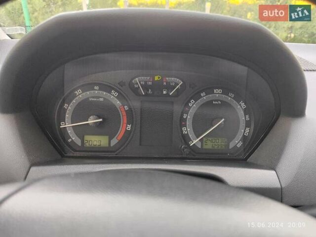 Зеленый Шкода Фабия, объемом двигателя 1.2 л и пробегом 252 тыс. км за 3300 $, фото 5 на Automoto.ua