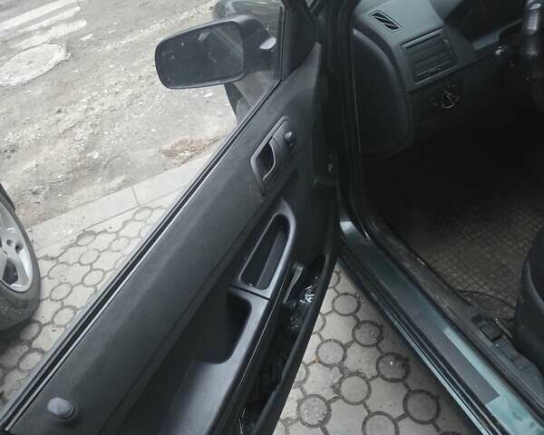 Зеленый Шкода Фабия, объемом двигателя 1.2 л и пробегом 222 тыс. км за 2500 $, фото 4 на Automoto.ua