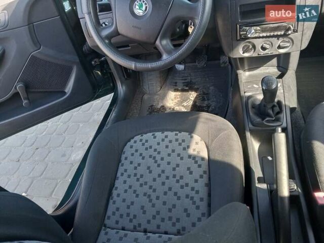 Зелений Шкода Фабія, об'ємом двигуна 1.2 л та пробігом 220 тис. км за 3100 $, фото 4 на Automoto.ua