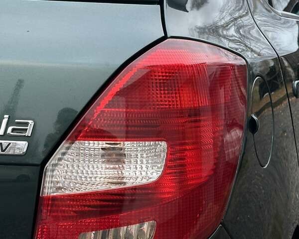 Зеленый Шкода Фабия, объемом двигателя 1.39 л и пробегом 225 тыс. км за 5200 $, фото 17 на Automoto.ua