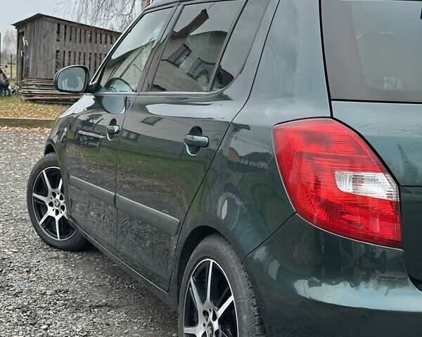 Зеленый Шкода Фабия, объемом двигателя 1.39 л и пробегом 225 тыс. км за 5200 $, фото 9 на Automoto.ua