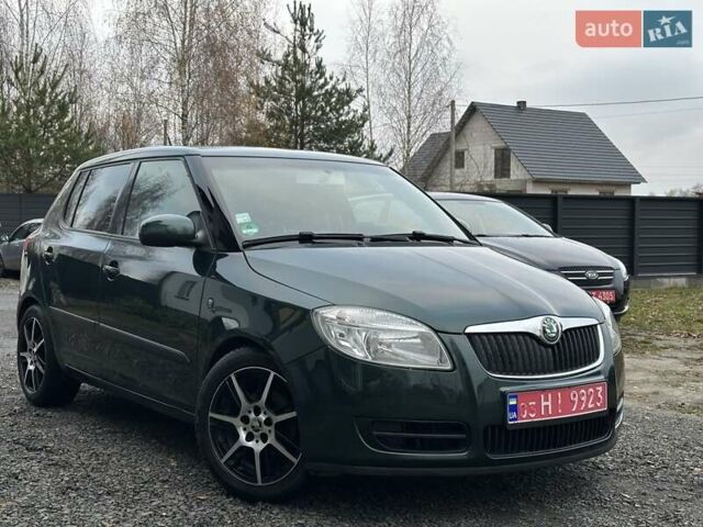 Зеленый Шкода Фабия, объемом двигателя 1.39 л и пробегом 225 тыс. км за 5200 $, фото 6 на Automoto.ua