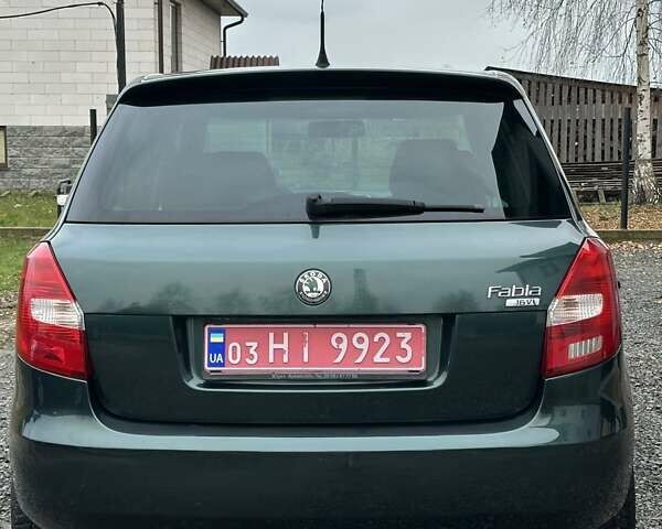 Зеленый Шкода Фабия, объемом двигателя 1.39 л и пробегом 225 тыс. км за 5200 $, фото 48 на Automoto.ua