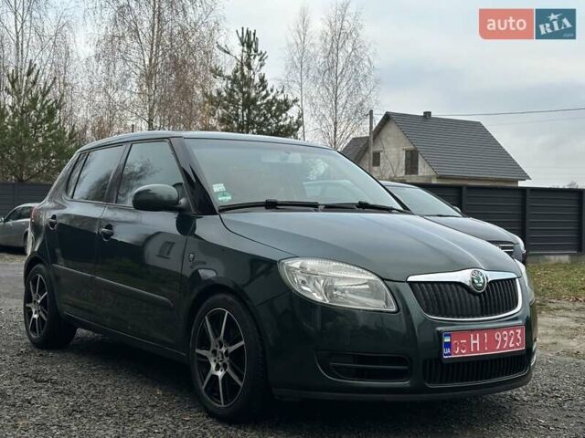 Зеленый Шкода Фабия, объемом двигателя 1.39 л и пробегом 225 тыс. км за 5200 $, фото 8 на Automoto.ua