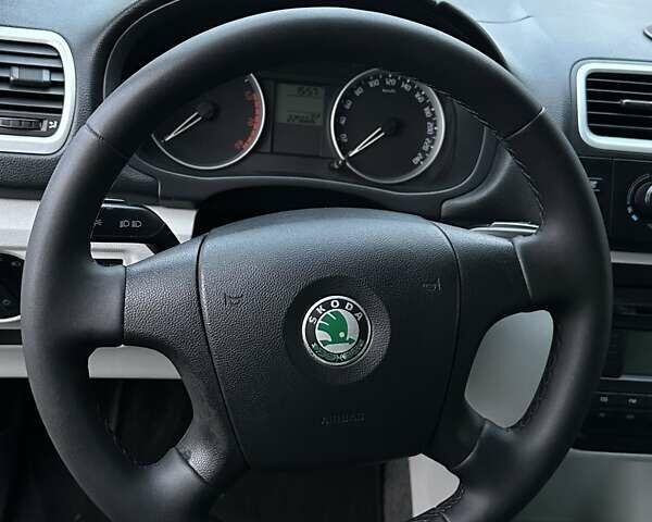 Зеленый Шкода Фабия, объемом двигателя 1.39 л и пробегом 225 тыс. км за 5200 $, фото 26 на Automoto.ua