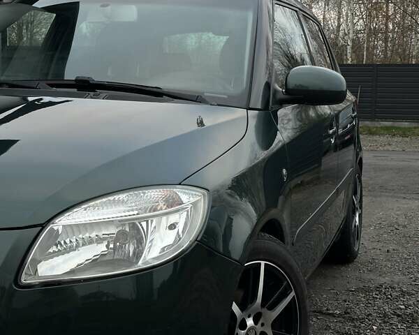 Зеленый Шкода Фабия, объемом двигателя 1.39 л и пробегом 225 тыс. км за 5200 $, фото 2 на Automoto.ua