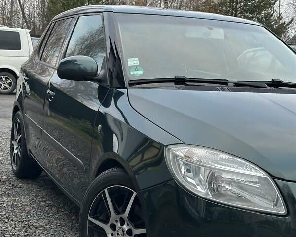 Зеленый Шкода Фабия, объемом двигателя 1.39 л и пробегом 225 тыс. км за 5200 $, фото 5 на Automoto.ua