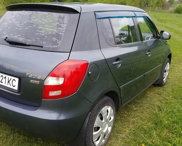Зеленый Шкода Фабия, объемом двигателя 1.2 л и пробегом 260 тыс. км за 4000 $, фото 4 на Automoto.ua