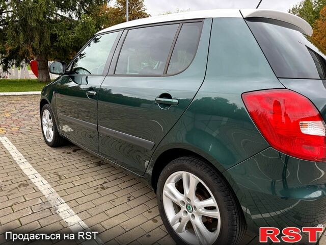 Зеленый Шкода Фабия, объемом двигателя 1.6 л и пробегом 226 тыс. км за 5850 $, фото 4 на Automoto.ua