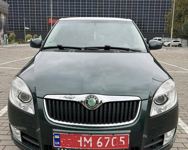 Зеленый Шкода Фабия, объемом двигателя 1.6 л и пробегом 226 тыс. км за 6300 $, фото 1 на Automoto.ua