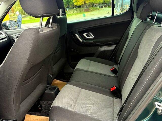 Зеленый Шкода Фабия, объемом двигателя 1.6 л и пробегом 226 тыс. км за 5850 $, фото 8 на Automoto.ua