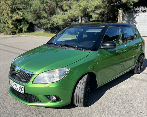 Зеленый Шкода Фабия, объемом двигателя 1.39 л и пробегом 229 тыс. км за 8800 $, фото 2 на Automoto.ua