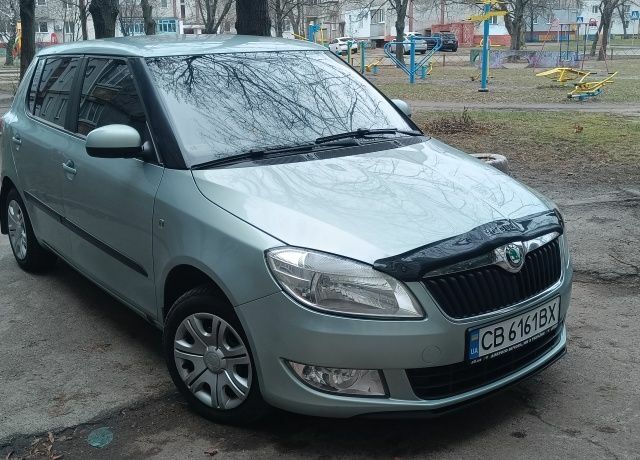 Шкода Фабия 2010 в Чернигове на Automoto.ua Зеленый Шкода Фабия, объемом двигателя 1.4 л и пробегом 275 тыс. км за 4400 $, фото 2 на Automoto.ua