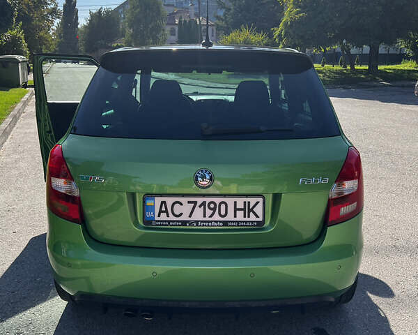 Зеленый Шкода Фабия, объемом двигателя 1.39 л и пробегом 229 тыс. км за 8800 $, фото 4 на Automoto.ua