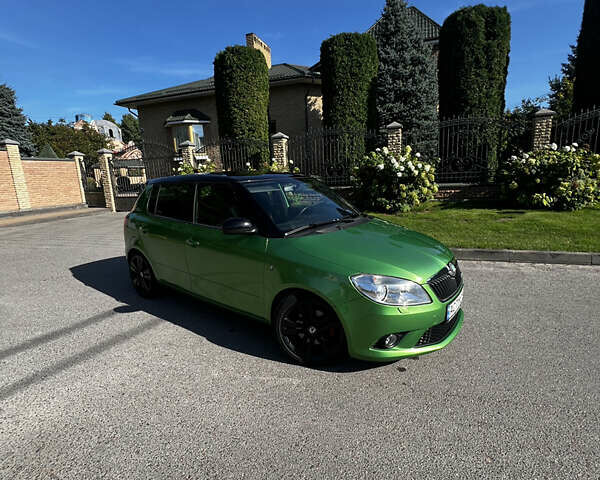 Зеленый Шкода Фабия, объемом двигателя 1.39 л и пробегом 229 тыс. км за 8800 $, фото 3 на Automoto.ua