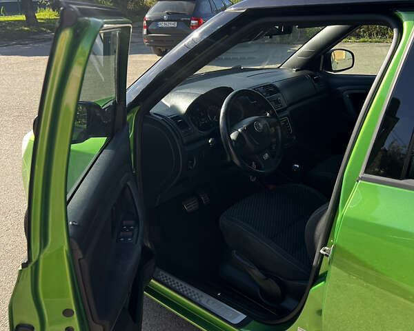 Зеленый Шкода Фабия, объемом двигателя 1.39 л и пробегом 229 тыс. км за 8800 $, фото 8 на Automoto.ua