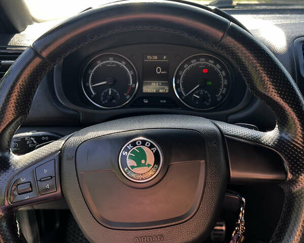 Зеленый Шкода Фабия, объемом двигателя 1.39 л и пробегом 229 тыс. км за 8800 $, фото 11 на Automoto.ua