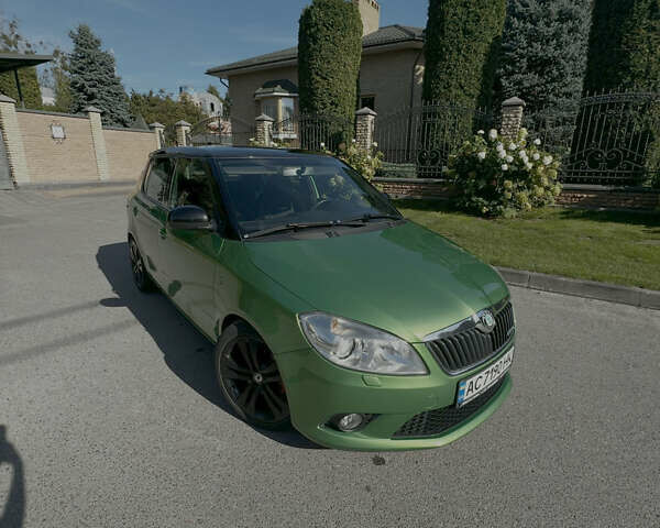 Зеленый Шкода Фабия, объемом двигателя 1.39 л и пробегом 229 тыс. км за 8800 $, фото 9 на Automoto.ua