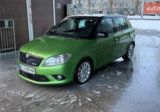 Зеленый Шкода Фабия, объемом двигателя 1.4 л и пробегом 157 тыс. км за 9500 $, фото 1 на Automoto.ua
