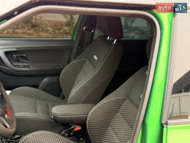 Зелений Шкода Фабія, об'ємом двигуна 1.4 л та пробігом 194 тис. км за 9800 $, фото 30 на Automoto.ua