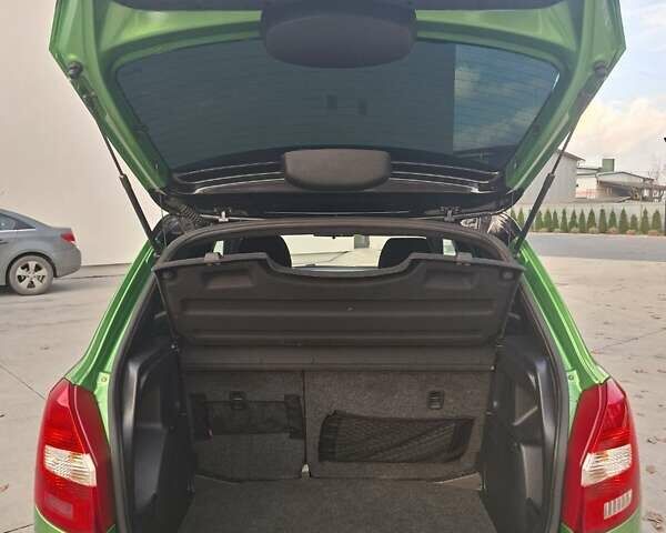 Зеленый Шкода Фабия, объемом двигателя 1.4 л и пробегом 194 тыс. км за 8900 $, фото 4 на Automoto.ua