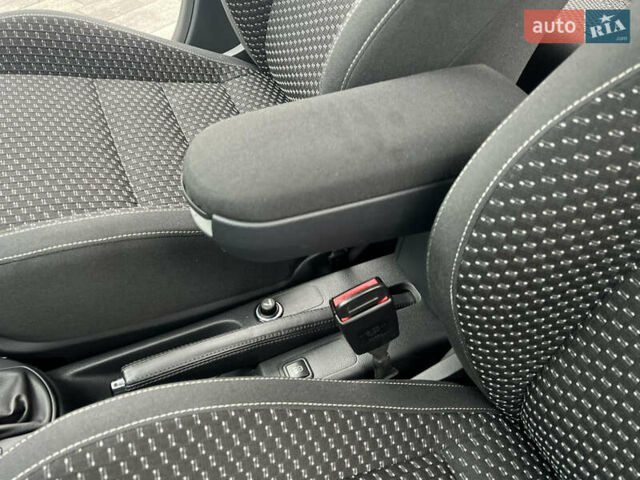 Зеленый Шкода Фабия, объемом двигателя 1.4 л и пробегом 144 тыс. км за 9200 $, фото 36 на Automoto.ua