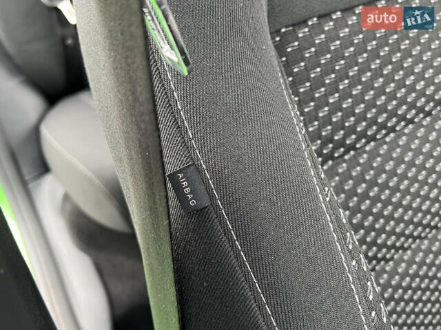 Зеленый Шкода Фабия, объемом двигателя 1.4 л и пробегом 144 тыс. км за 9200 $, фото 68 на Automoto.ua