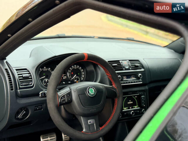 Зелений Шкода Фабія, об'ємом двигуна 1.4 л та пробігом 194 тис. км за 9800 $, фото 31 на Automoto.ua