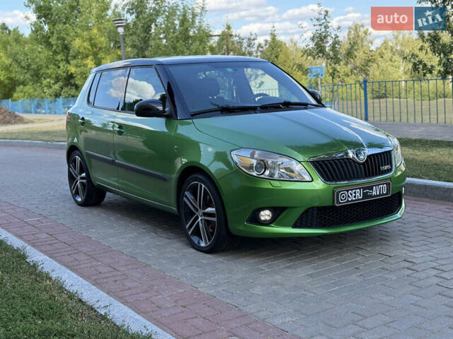 Зеленый Шкода Фабия, объемом двигателя 1.4 л и пробегом 194 тыс. км за 8999 $, фото 3 на Automoto.ua